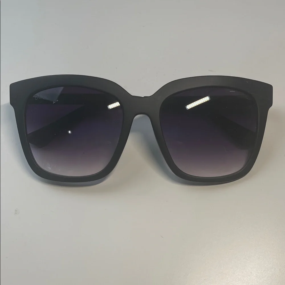 Diff Sunglasses Hailey matte black EUC